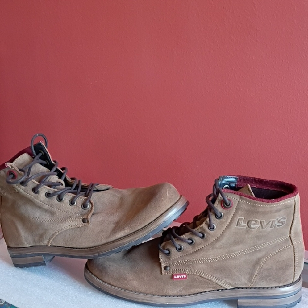 Levi's Men's Tan Suede  Boots with Red Trim Made In Mexico  Size 27 Fits USA 9'